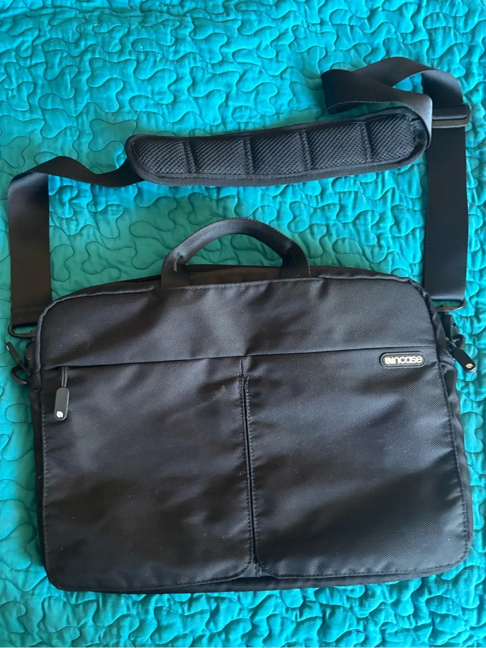 Incase Black Men's Laptop Messenger Bag - Durable Carry Case 10X14